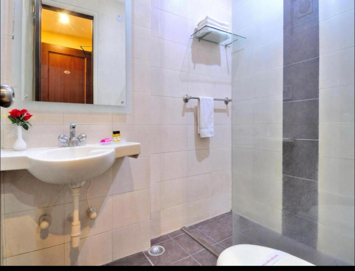 The Aster Karol Bagh Homely Atmosphere Nueva Delhi Exterior foto